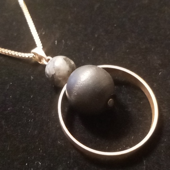 Lovita  & co square chain circle pendant with floating agate & wooden beaded - Picture 6 of 6